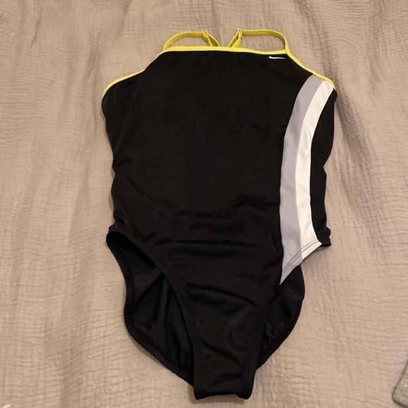 Nike one pices swimwear. Size 8 - Picture 8 of 11